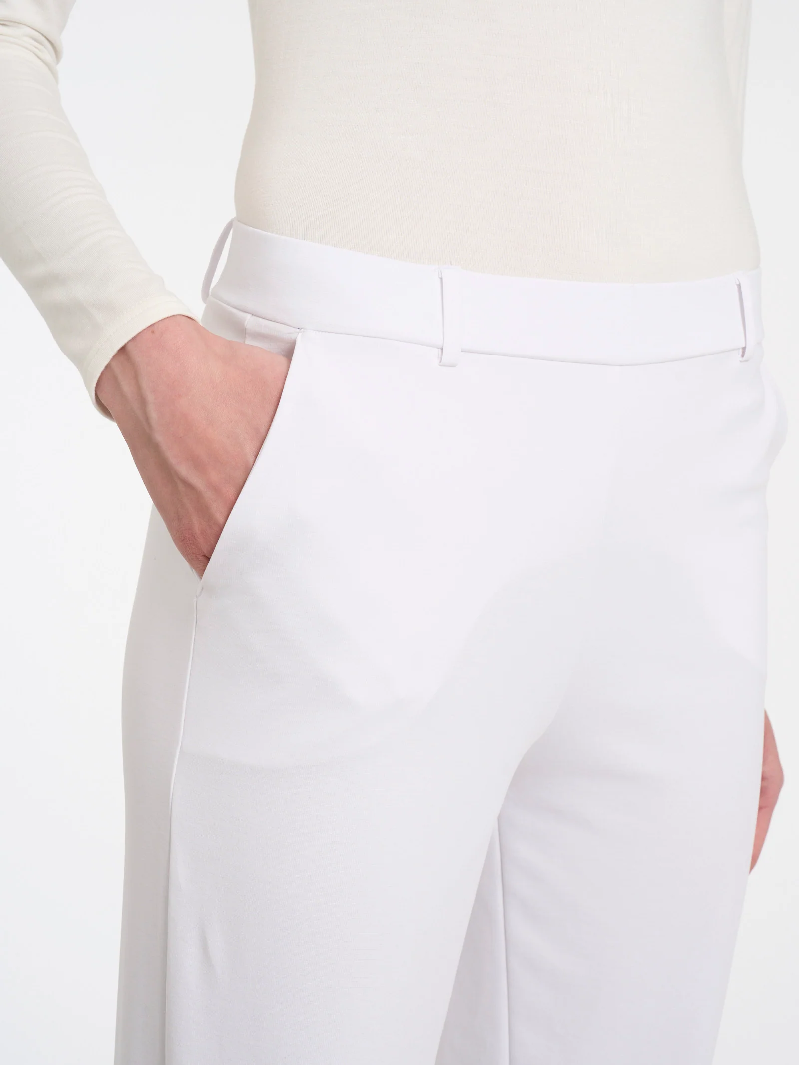 Pantalone a carota con tasche in Compact Light - Bianco - Image 5