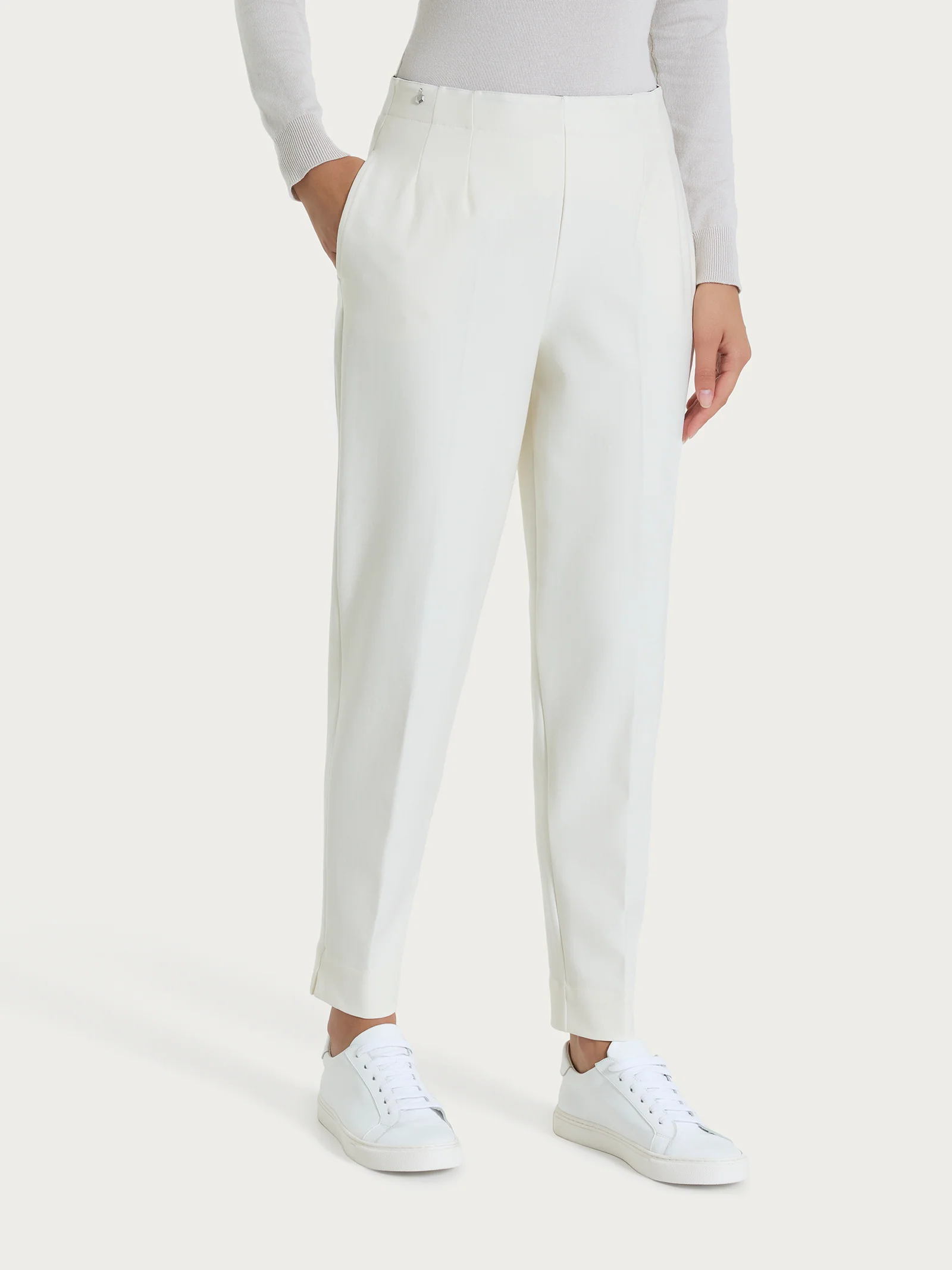 Pantalone a carota con tasche in tessuto Compact - Avorio