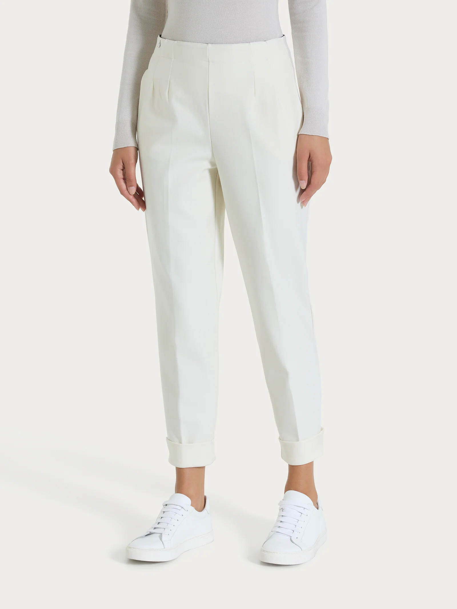 Pantalone a carota con tasche in tessuto Compact - Avorio - Image 2
