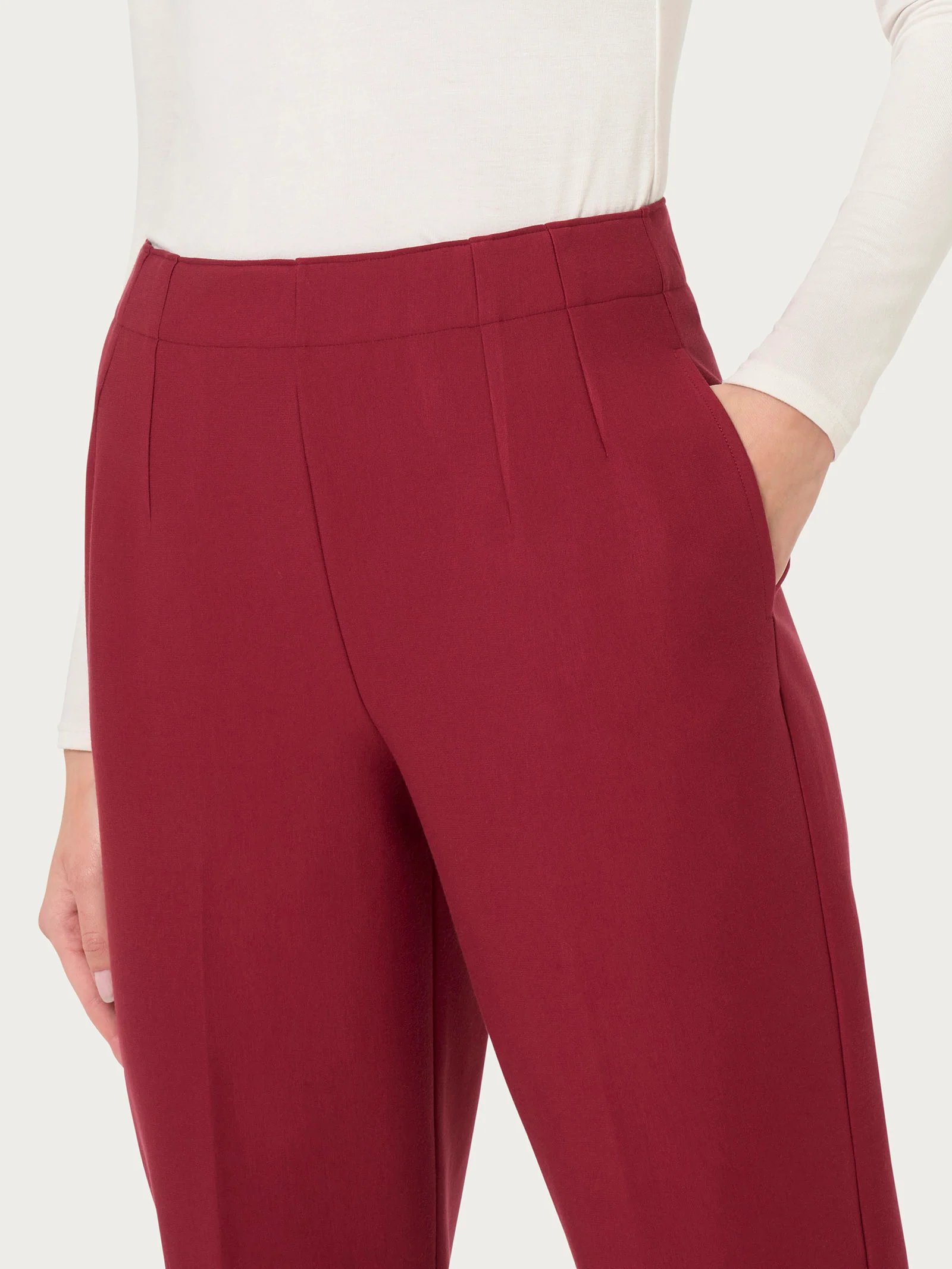 Pantalone a carota con tasche in tessuto Compact - Tibetan Red - Image 3