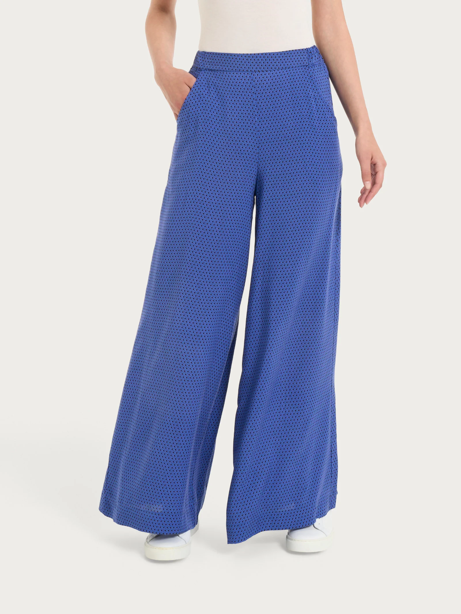 Pantalone a palazzo con tasche e hexagon pattern in Ecoseta - Fant. Dazzling Blue