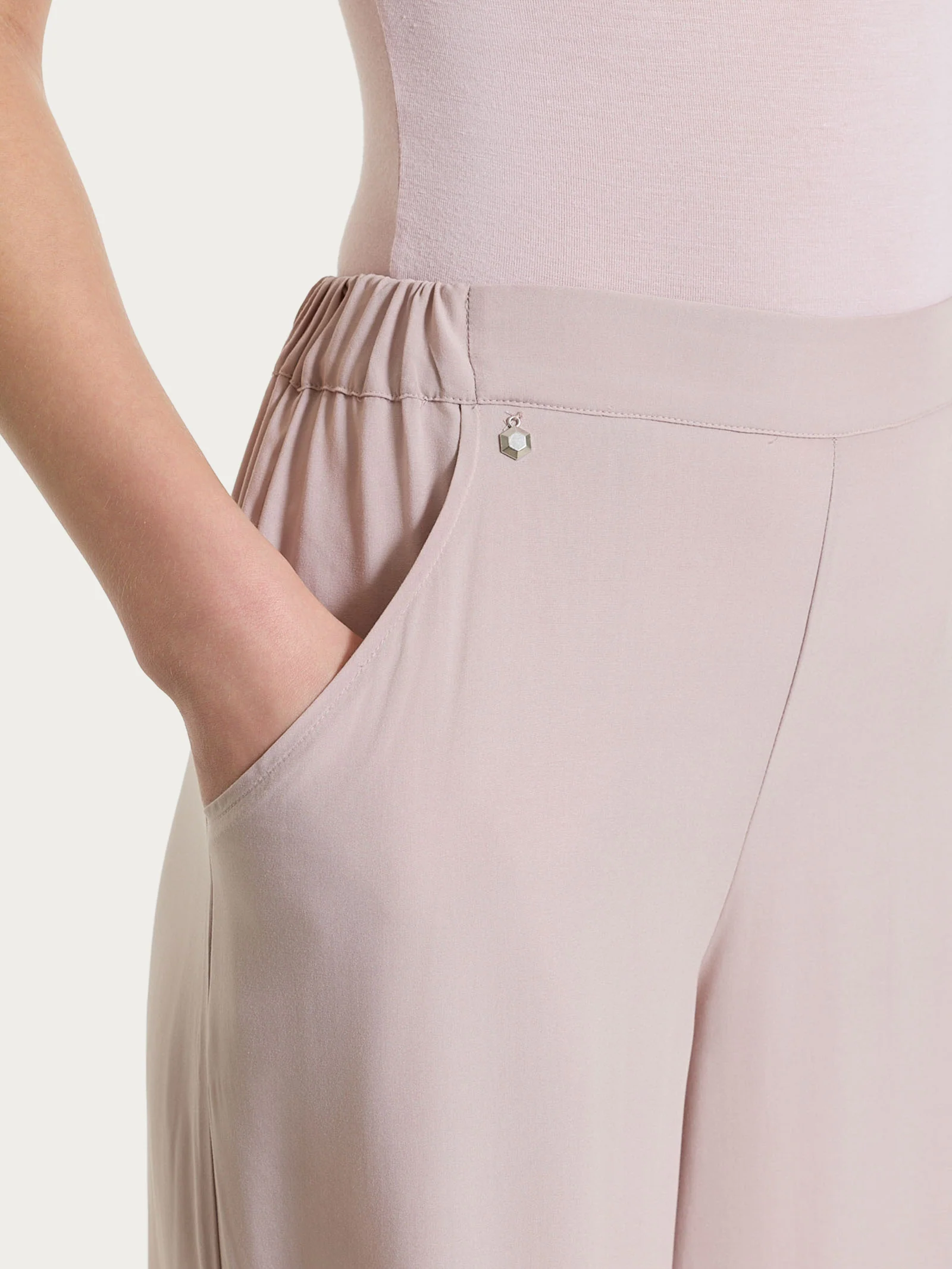 Pantalone a palazzo con tasche in Voile Stretch - Sphinx - Image 4