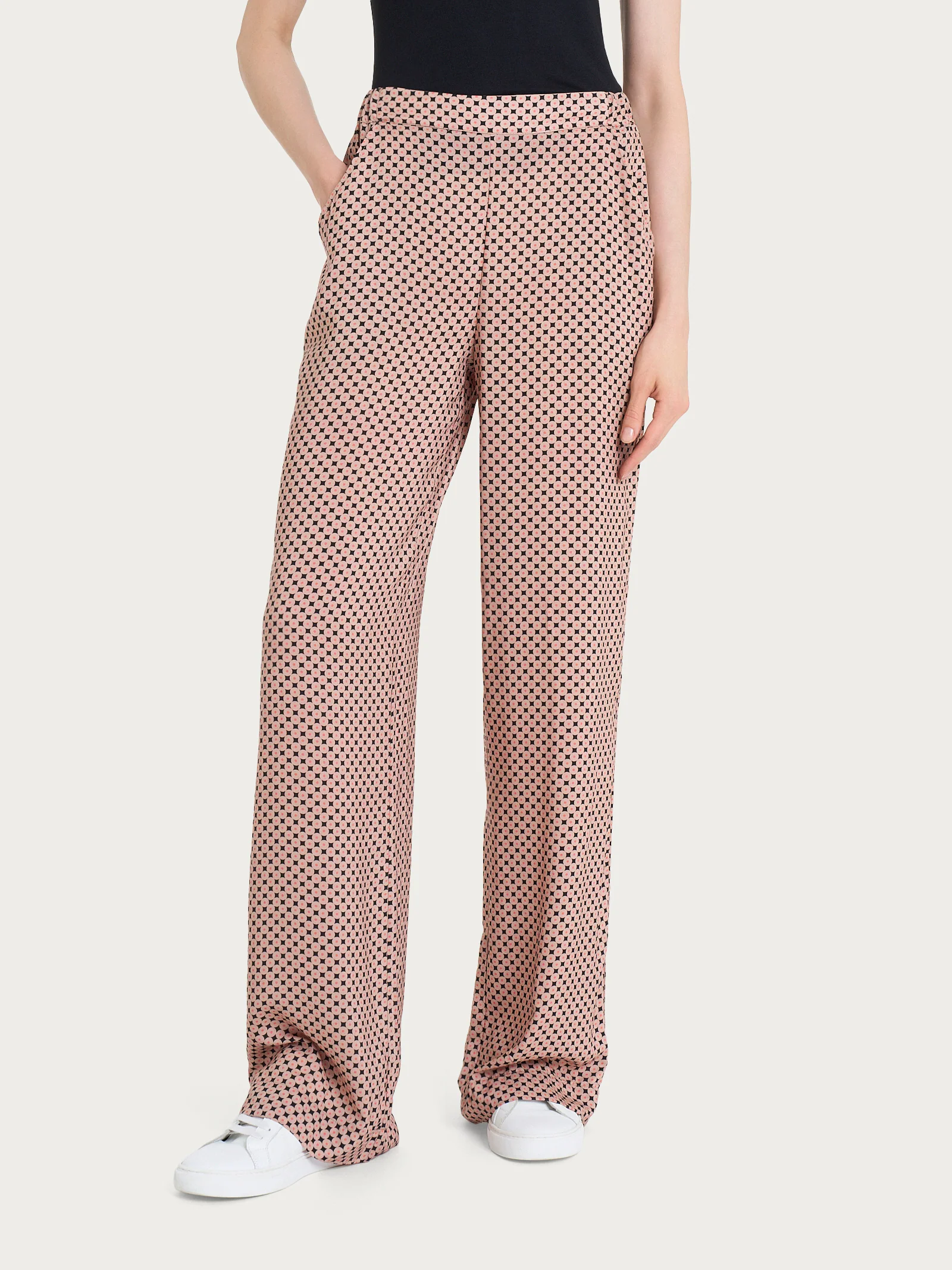 Pantalone ampio con tasche e micro pattern in Ecoseta  - Fant.Nero