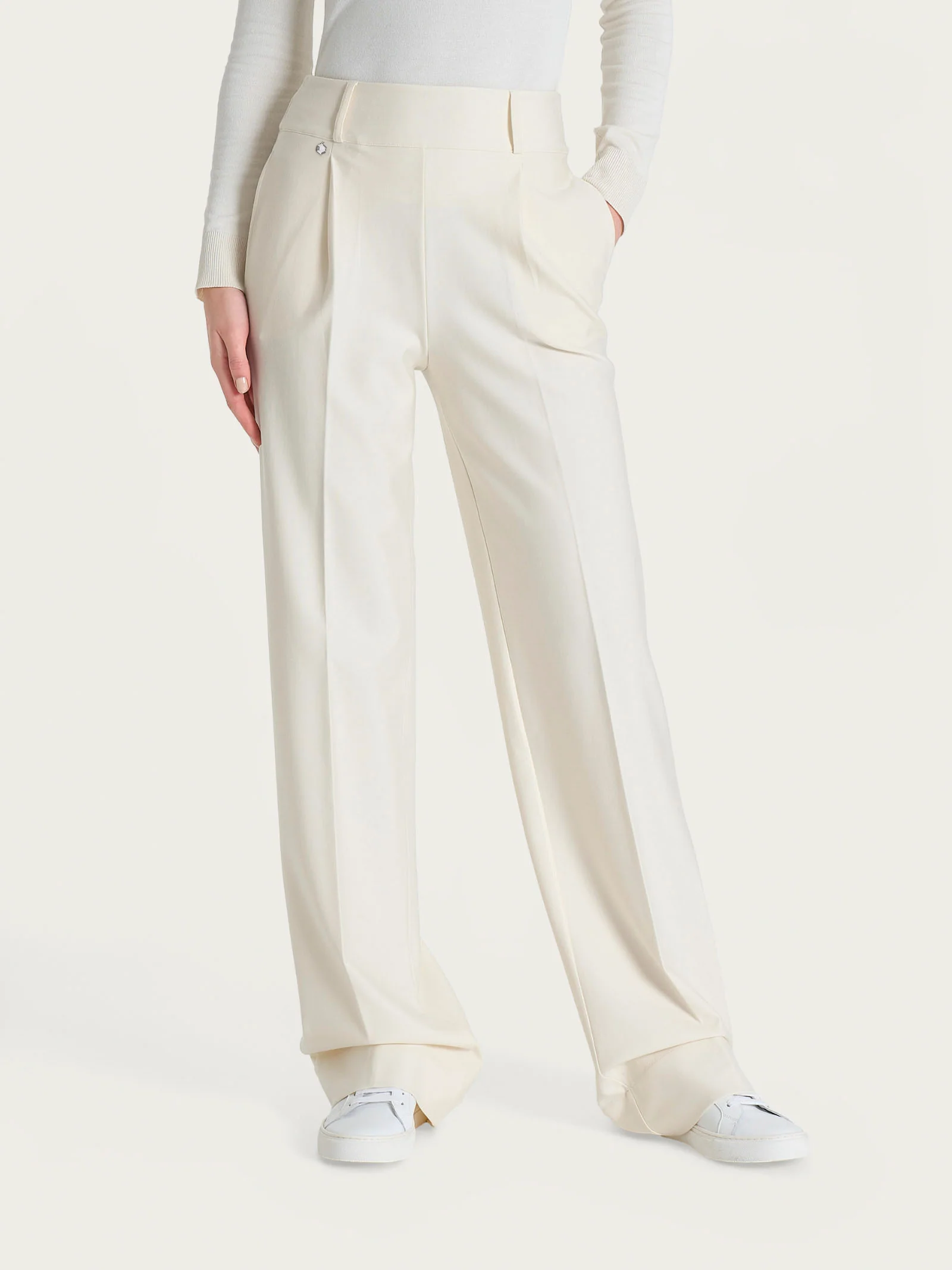 Pantalone ampio con tasche e pinces in Compact - Avorio