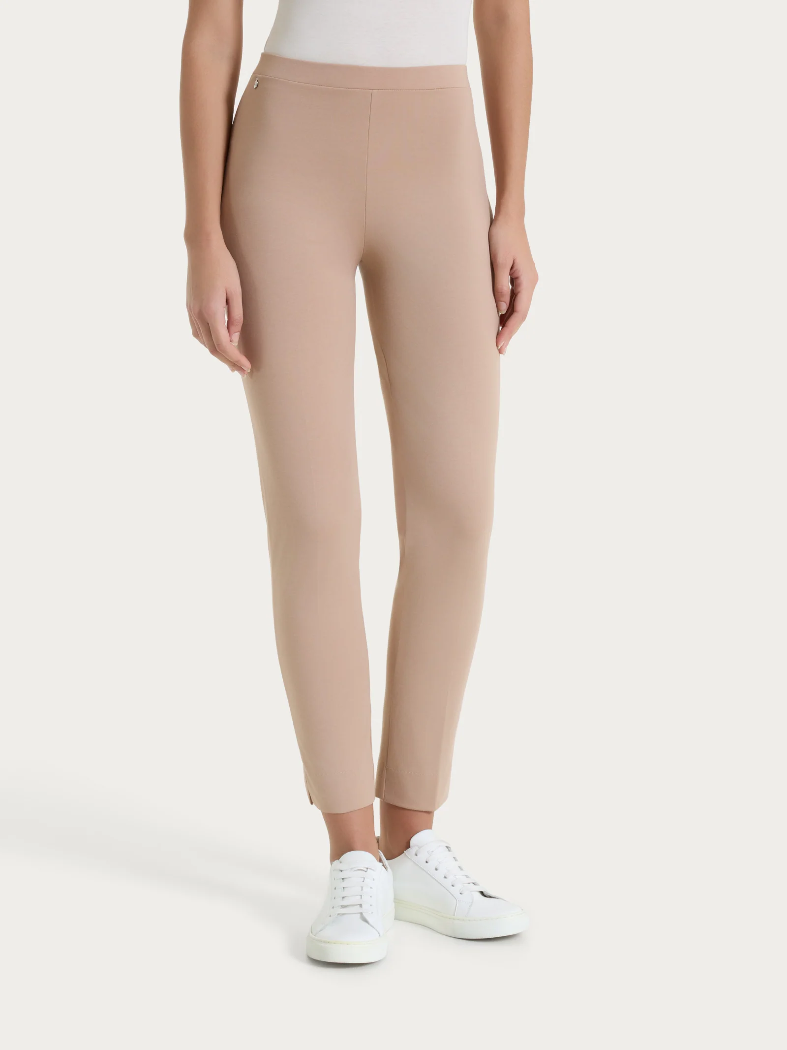 Pantalone capri con spacchetti in Compact Light - Warm Taupe