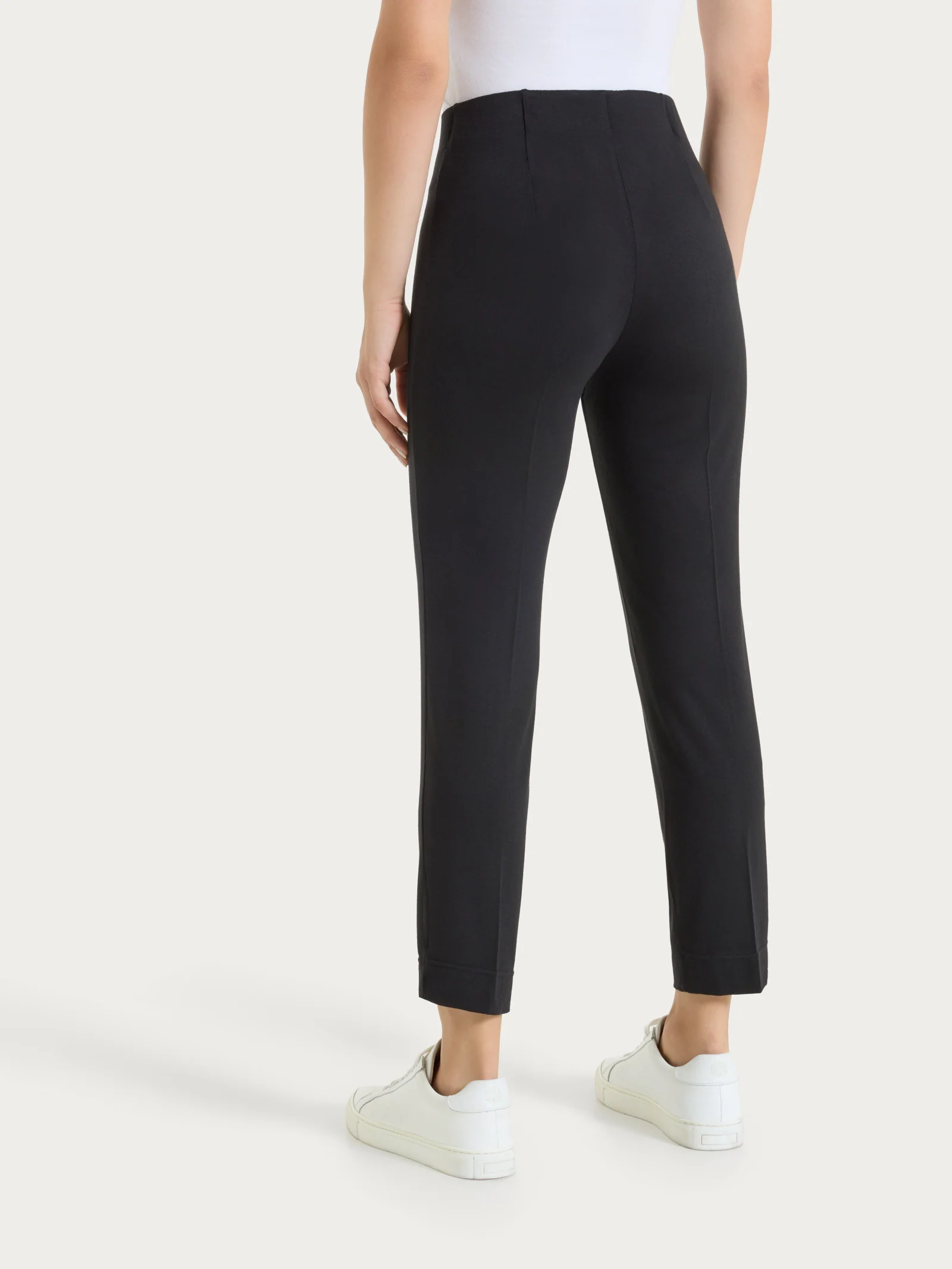 Pantalone capri con spacchetti in jersey di viscosa crêpe - Nero - Image 2