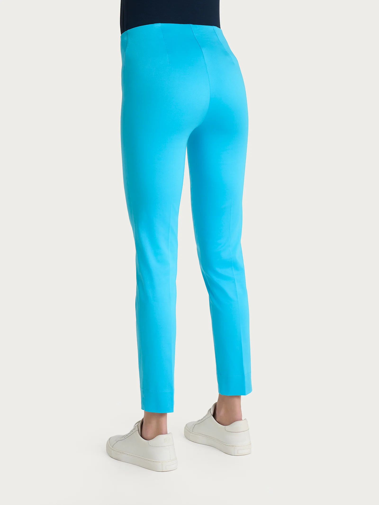 Pantalone capri con spacchetti in Satin Power - Aquarius - Image 2