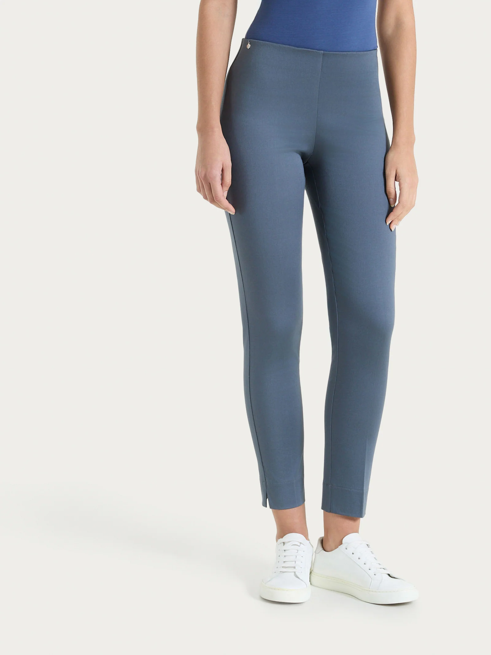 Pantalone capri con spacchetti in Satin Power - Turbulence