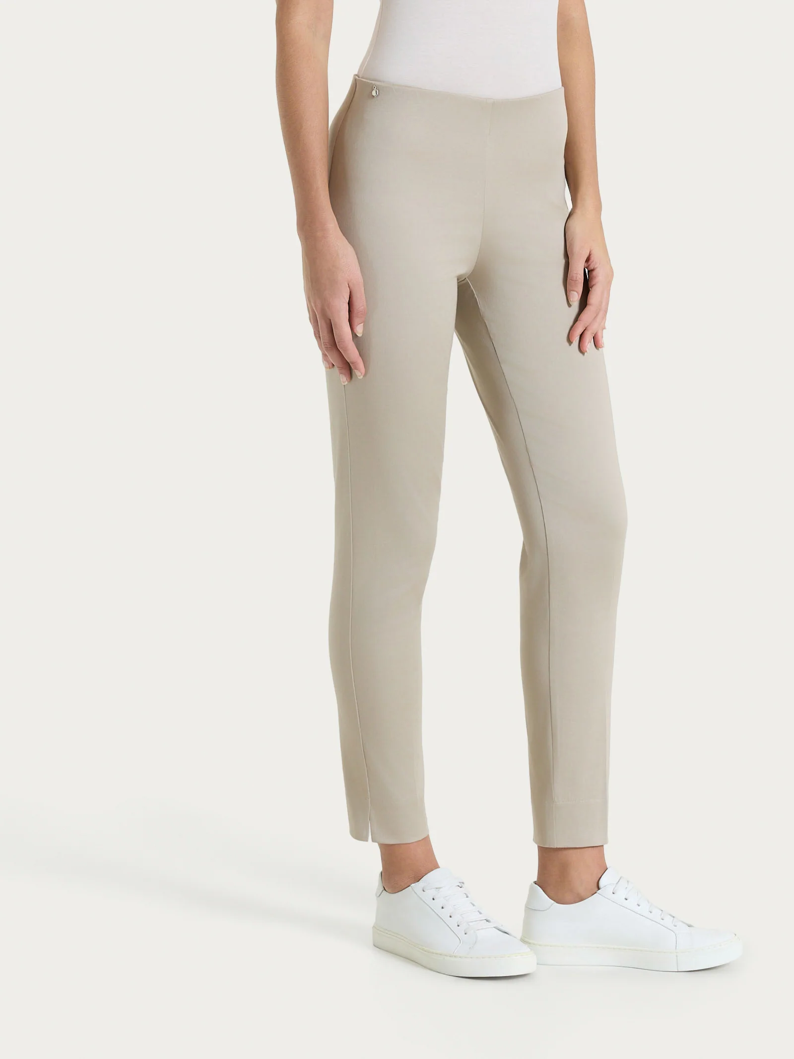 Pantalone capri con spacchetti in Satin Power - Crockery
