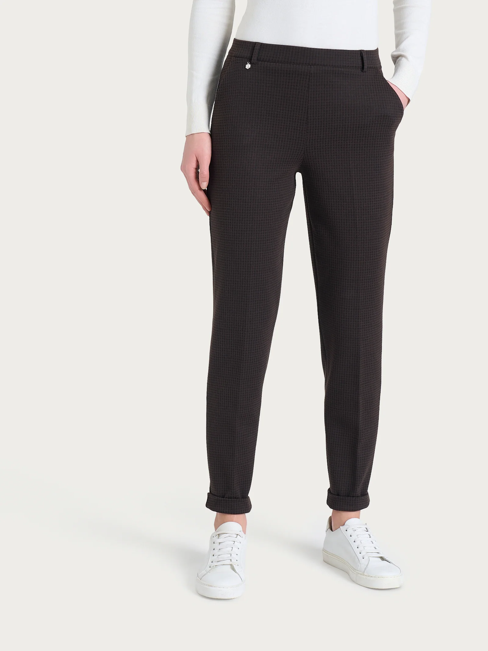 Pantalone chino slim con tasche e micro check in Eco Jacquard - Fant. Chocolate Torte - Image 6