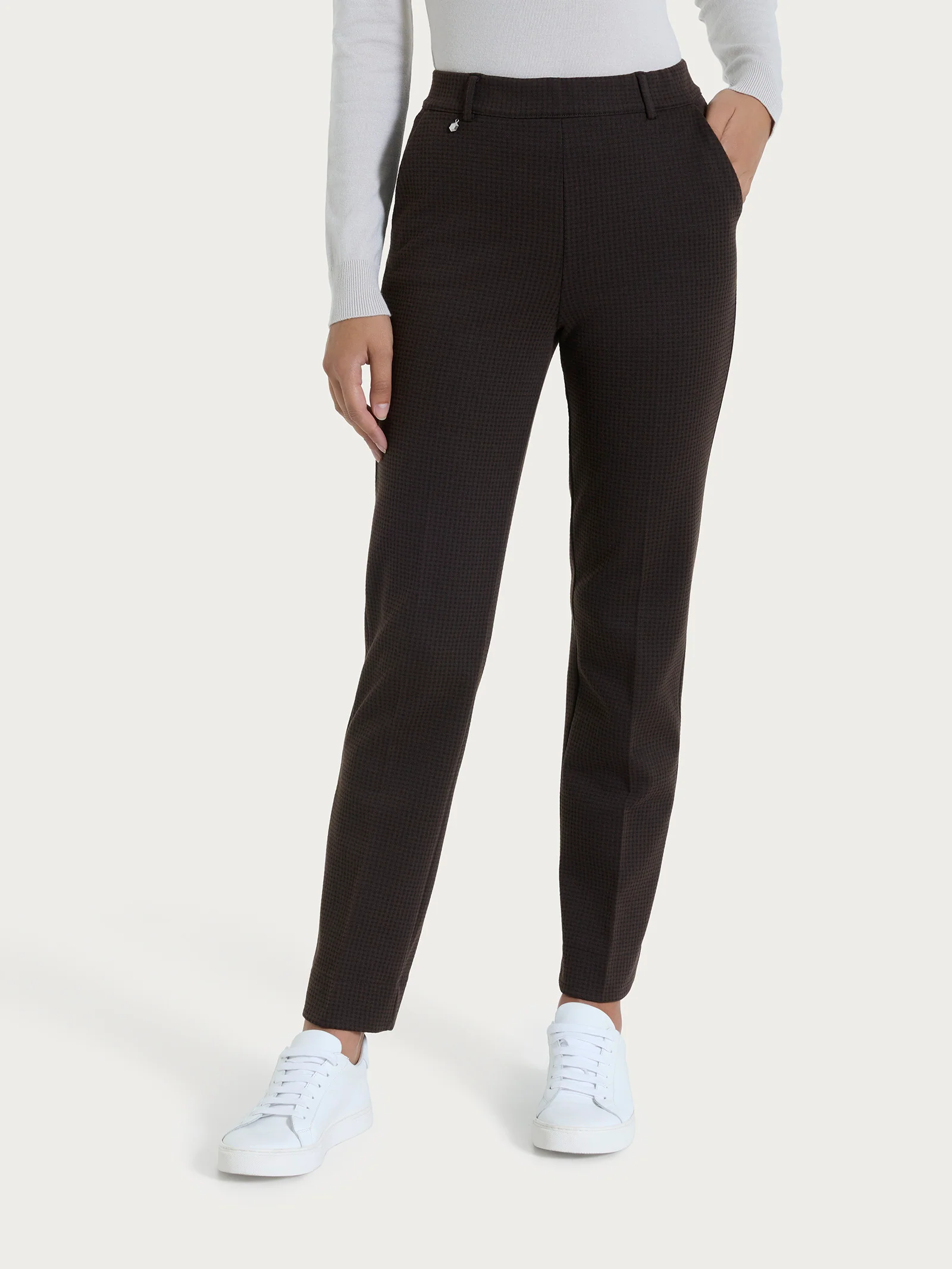 Pantalone dritto con tasche e micro check in Eco Jacquard - Fant. Chocolate Torte