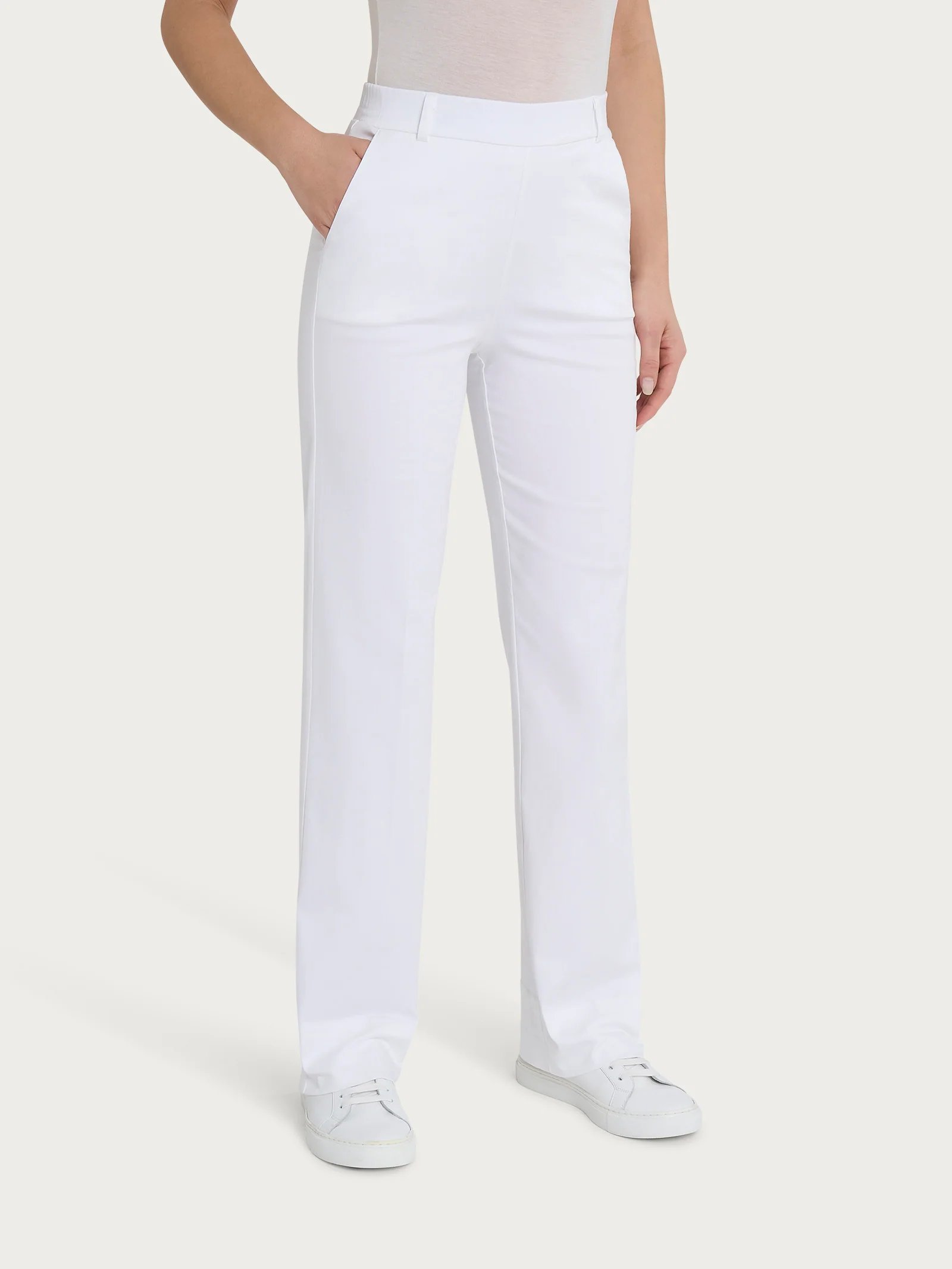 Pantalone dritto con tasche e risvolto in Satin Power - Bianco