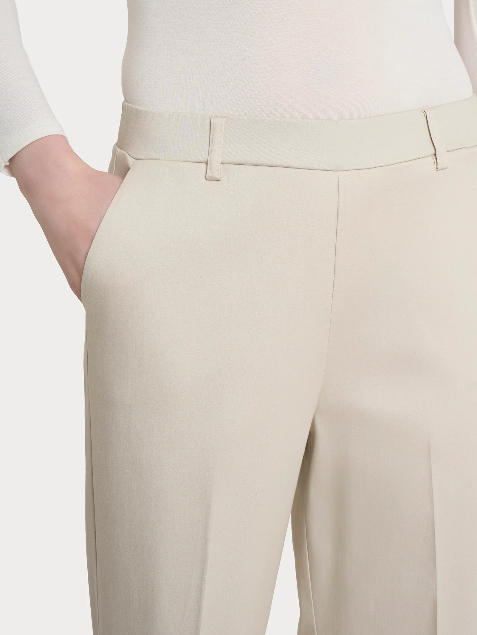 Pantalone dritto con tasche e risvolto in Satin Power - Champignon - Image 3