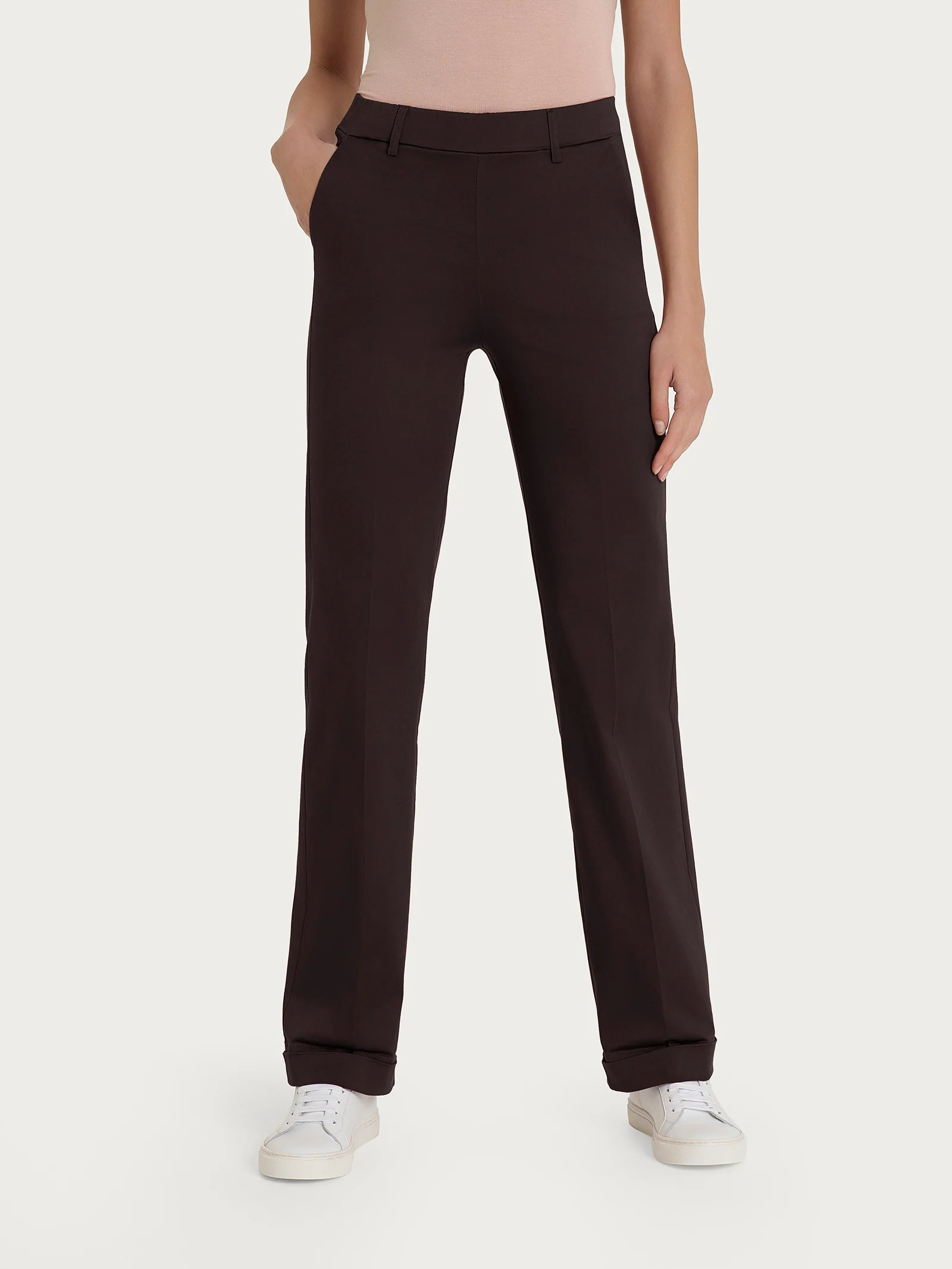 Pantalone dritto con tasche e risvolto in Satin Power - Chocolate Torte