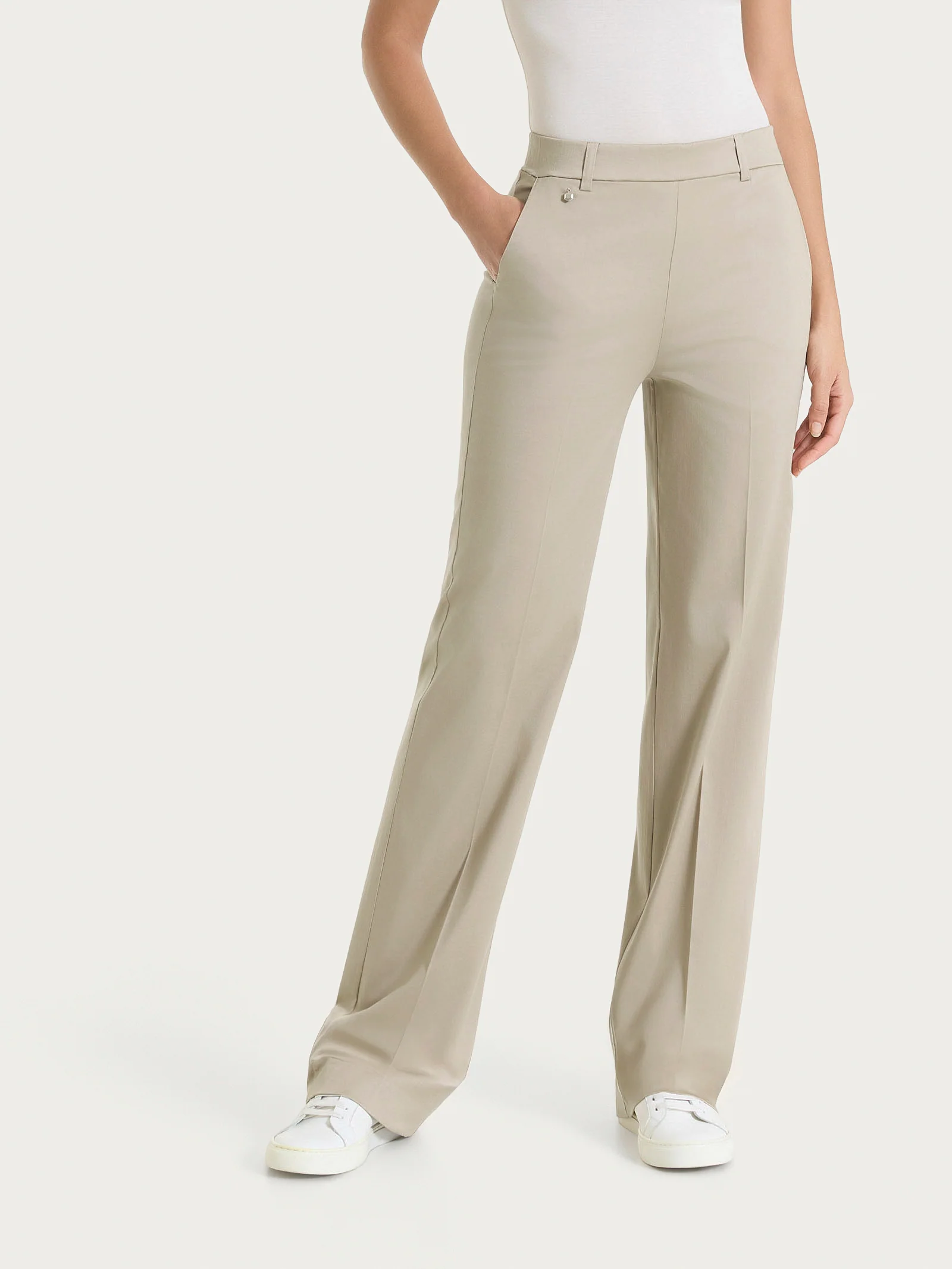Pantalone dritto con tasche e risvolto in Satin Power - Crockery