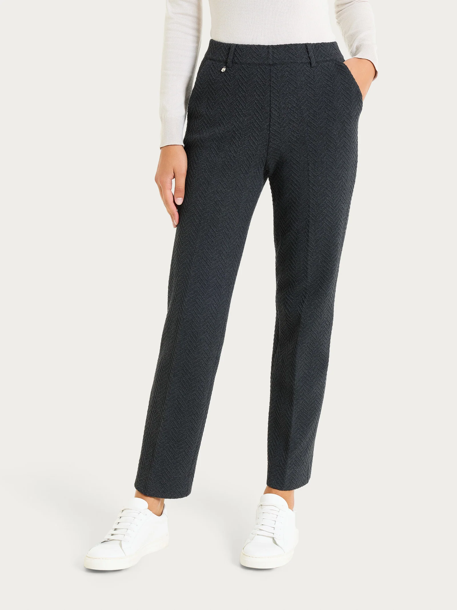Pantalone dritto con tasche in Eco Jacquard - Oscuro Mel. - Image 2