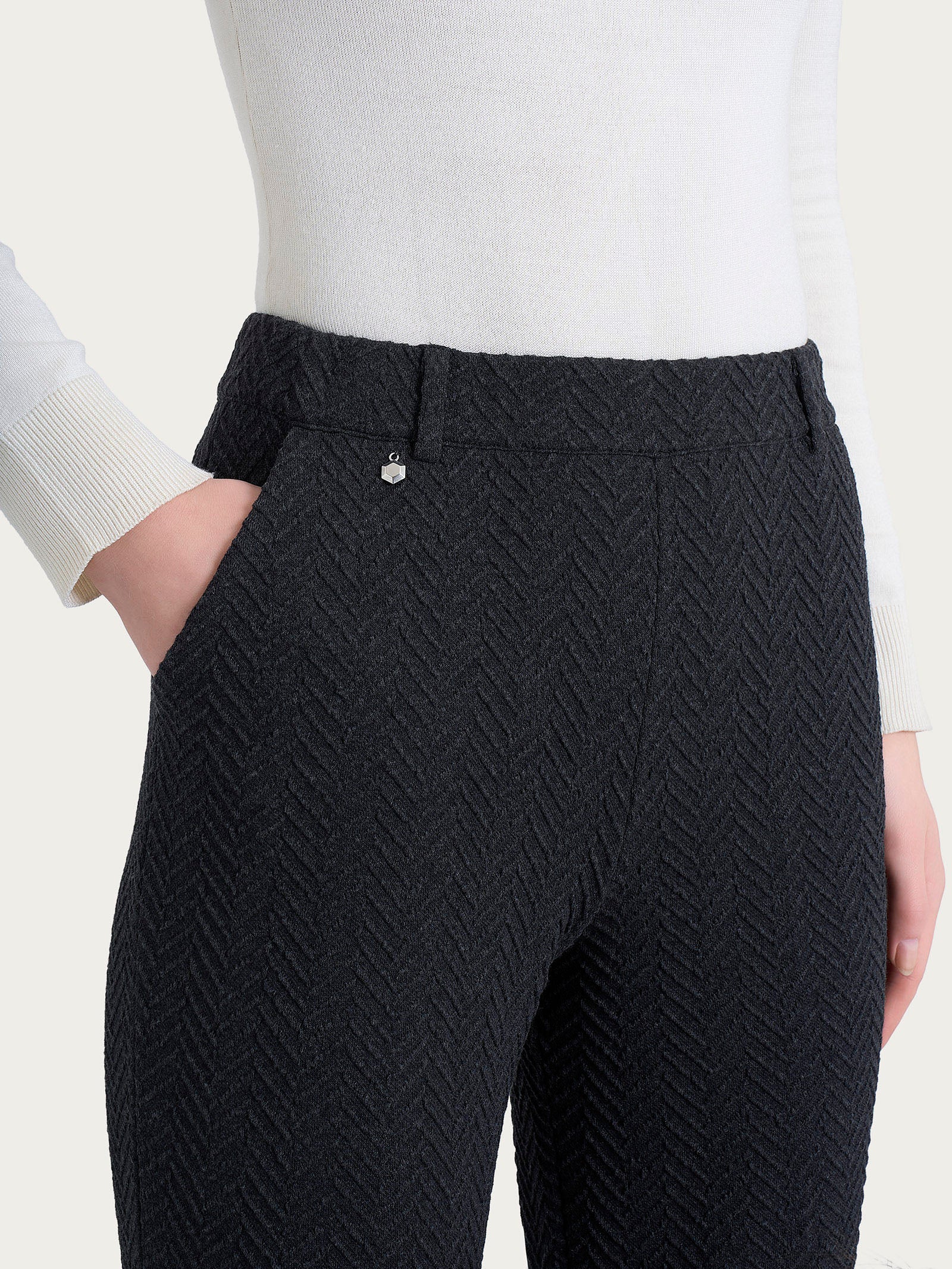 Pantalone dritto con tasche in Eco Jacquard - Oscuro Mel. - Image 5