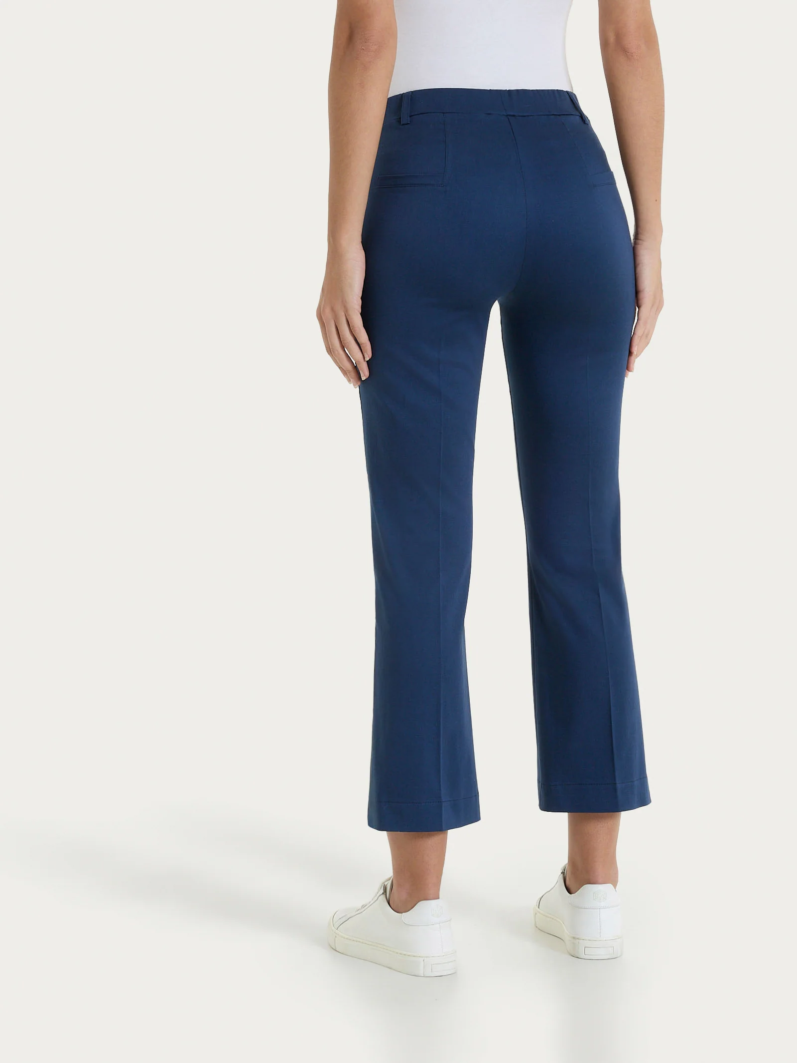 Pantalone flare alla caviglia in Satin Power - Oceana - Image 2