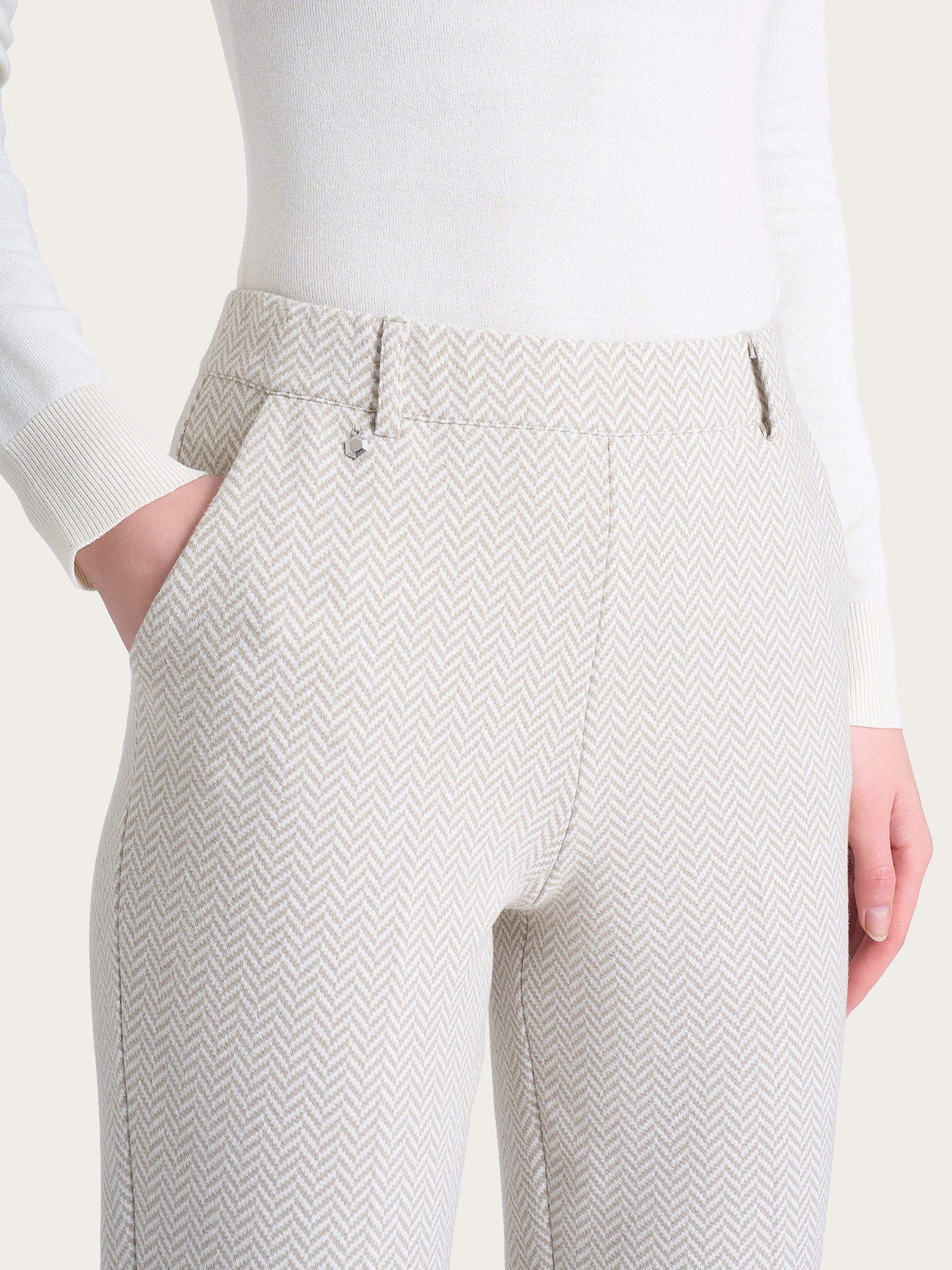 Pantalone in fantasia dritto con tasche in Eco Jacquard - Fant.Avorio - Image 3