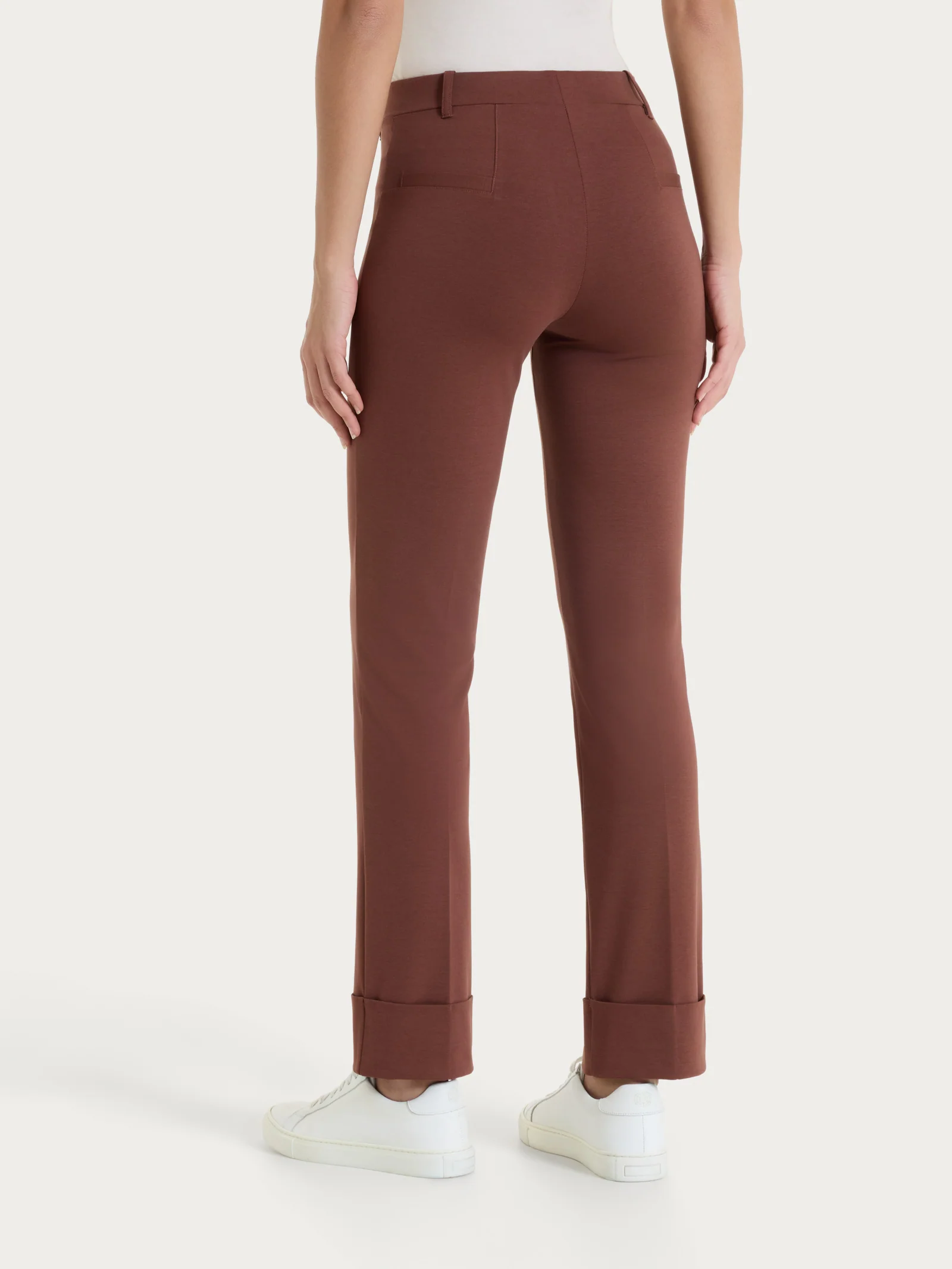Pantalone slim dritto in Compact Light - Cappuccino - Image 2