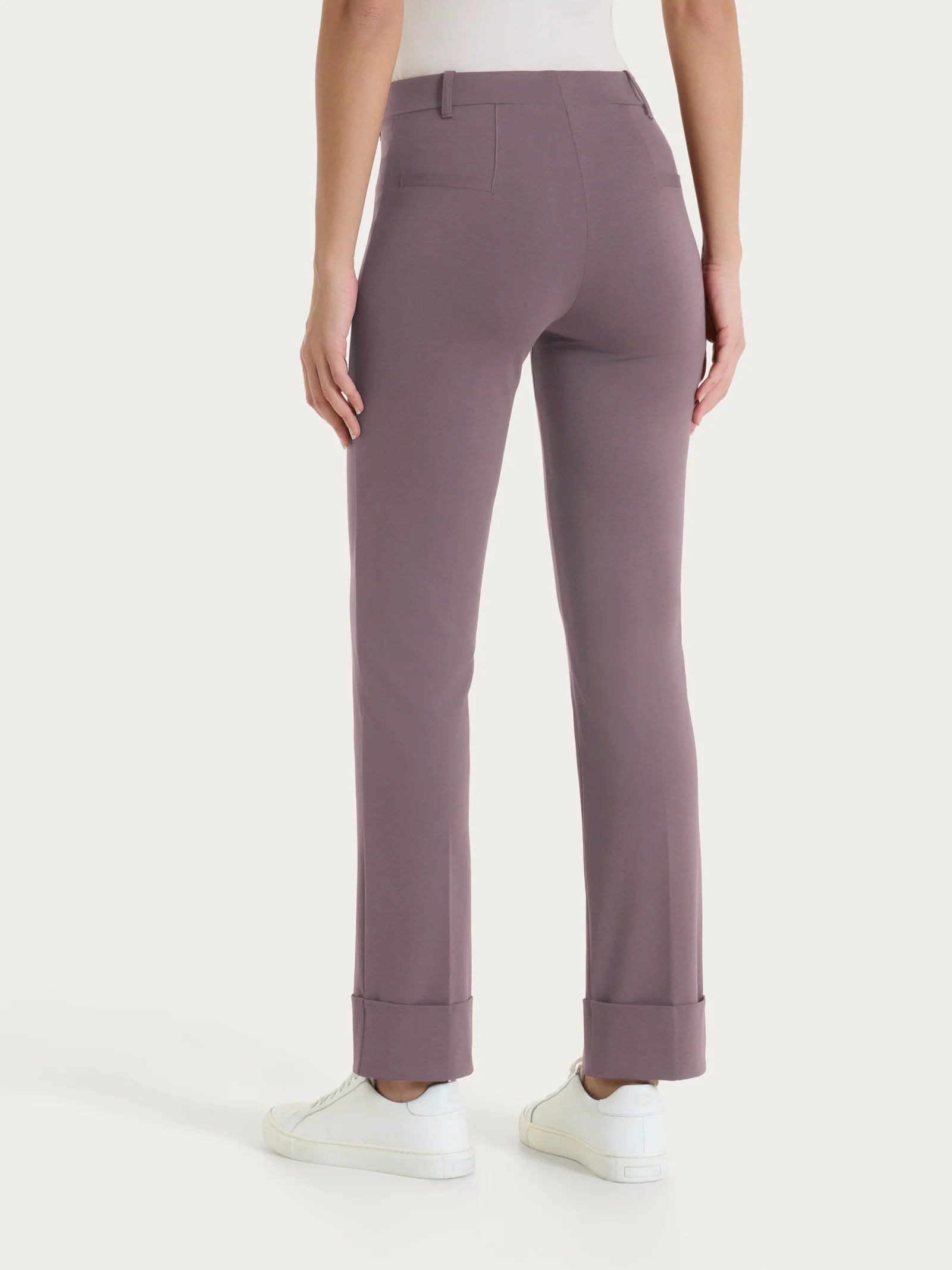 Pantalone slim dritto in Compact Light - Plum Truffle - Image 2