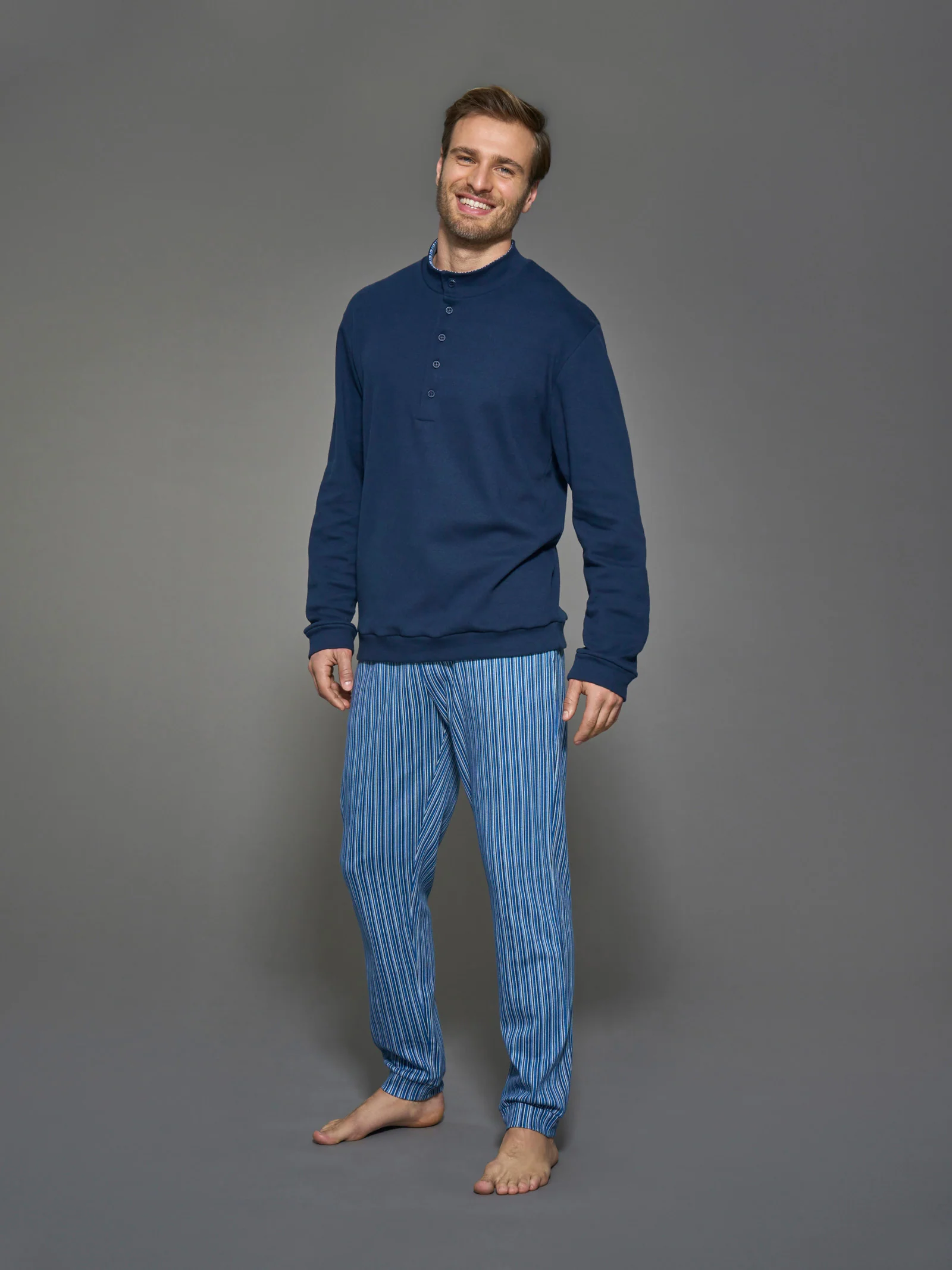 Pigiama con collo alto serafino  in interlock di caldo cotone - Fant. Navy Blazer