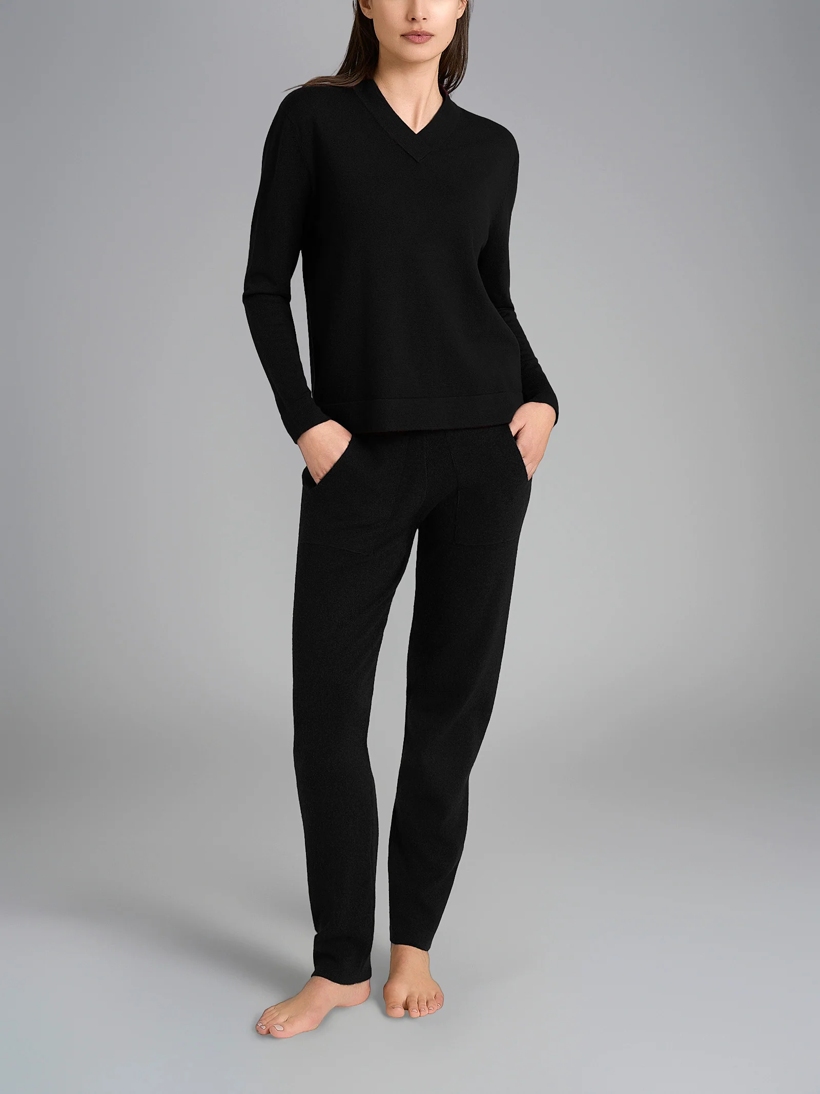 Pigiama con scollo a V in Super Soft - Nero