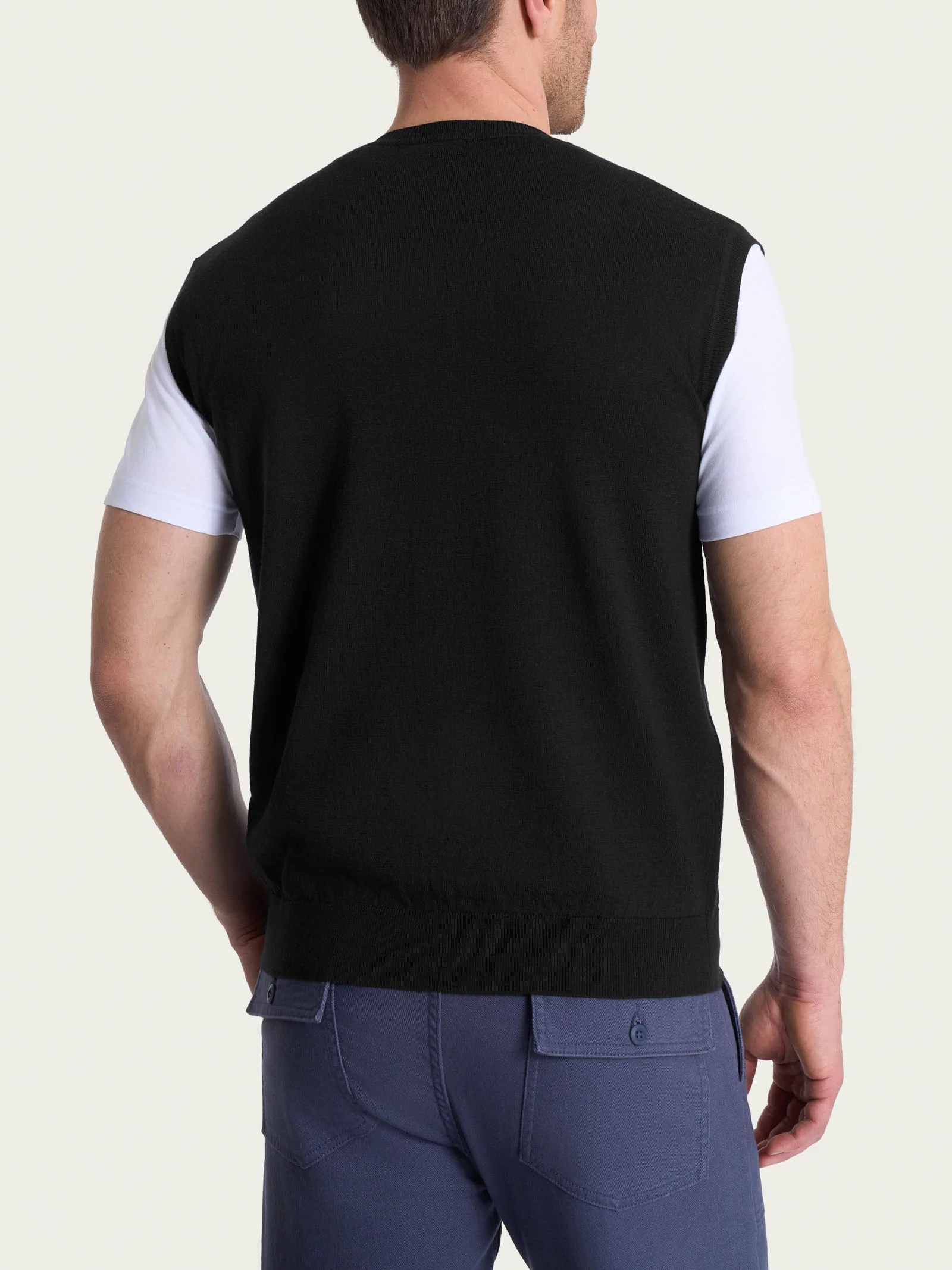Pull smanicato con scollo a V in maglia unita in Merino Soft - Nero - Image 2