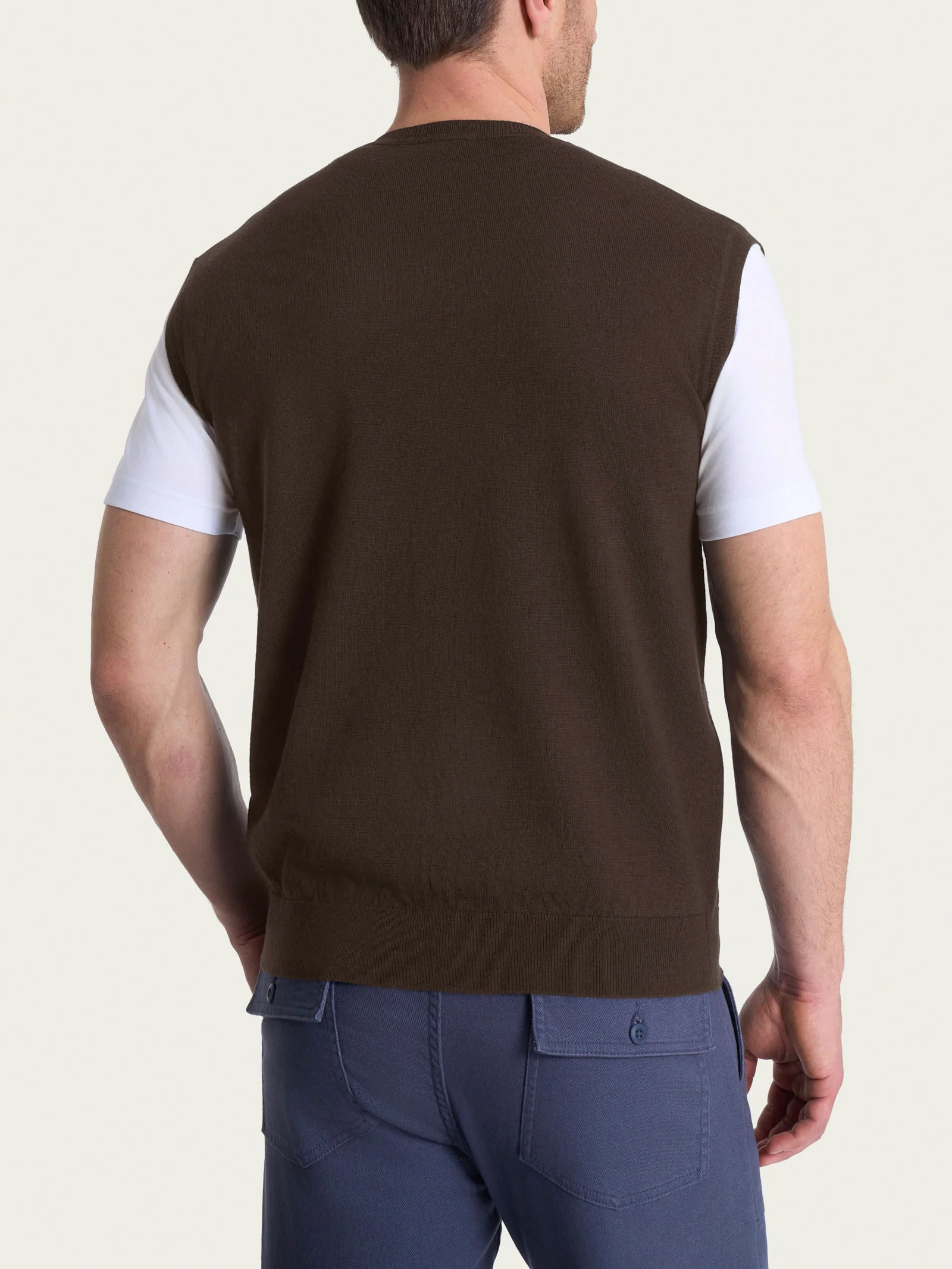 Pull smanicato con scollo a V in maglia unita in Merino Soft - Chocolate Torte - Image 2